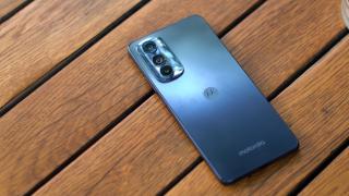 Turul Magazinelor #1422: Motorola Edge 30 la cel mai mic preţ, friteuză de nici 200 lei, TV smart de 599 lei