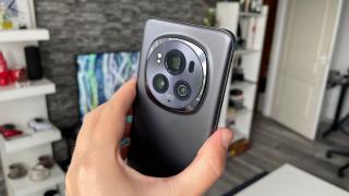 HONOR Magic6 Pro: Design de tanc dacă e rost de "tăvăleală", cameră polarizantă