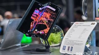TCL are un telefon triplu pliabil cu ecran de 7.85 inch, proaspăt anunțat