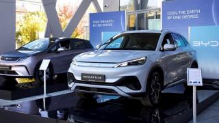 Chinezii de la BYD revoluționează piața auto cu o nouă tehnologie hibrid - autonomie de 2000 km!