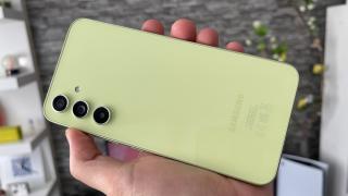 Samsung Galaxy A54 5G are parte de un discount atractiv azi! Cât costă smartphone-ul la eMAG?