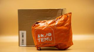 Peste 1 milion de colete livrate de Fan Courier într-o lună vin de pe Shein și Temu; Popularitatea magazinelor explodează în România