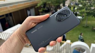 Honor 200 Video Hands-on din Paris: Telefonul păstrează camera Portrait Harcourt, fiind cu 200 de euro mai ieftin decât modelul Pro