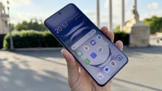 OPPO Reno12 Pro: Display cu contrast satisfăcător şi în soarele Ibizei