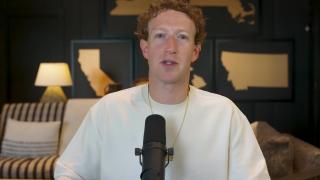 Mark Zuckerberg acuză marile companii că vor să "creeze un Dumnezeu AI"