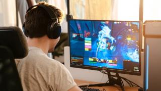 Turul Magazinelor #1437: Monitoare gaming de top la reducere, webcam 4K cu AI, mizilicuri de vară