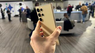 Doar astăzi pe 3 iulie ai 10% extra reducere la telefoanele Samsung pe eMAG! Galaxy S24 Ultra la cel mai bun preț + căști cadou