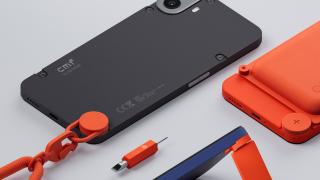 CMF Phone (1) bifează noi teasere și îi vedem spatele în întregime, accesoriile plus capace colorate de schimb