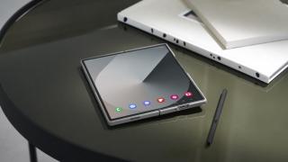 Samsung Galaxy Z Fold6 este aici și aduce în sfârșit ecran extern mai lat, rezistență la praf și upgrade de procesor 