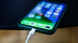În sfârșit upgrade pentru standardul de alimentare pe iPhone! La câți W se va încărca iPhone 16 Pro?