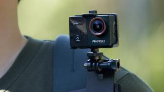 E LUNI e AMAZON: Azi vă recomandăm camera compactă de acțiune AKASO EK7000; Filmează 4K, e accesibilă și vine cu extra-accesorii la pachet