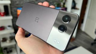 OnePlus Nord 4 Unboxing: Telefonul metalic a revenit în 2024, înțesat cu AI și multe bonusuri la precomandă
