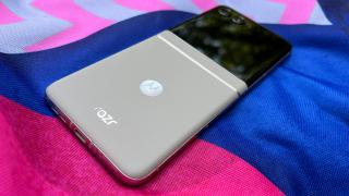 Motorola RAZR 50: Acustică stereo cu un strop de tărie extra peste fratele Ultra