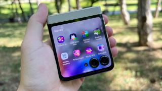 Motorola RAZR 50: Hello UX cu Android 14 aduce Gemini AI, multă customizare și jocuri pe ecranul secundar