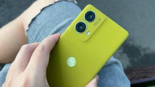 Motorola moto g85: Cameră apropiată de edge 50, culori arătoase și macro pentru creativi - minusuri la video