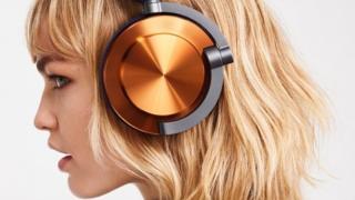 Dyson îți încântă de acum și auzul cu primele sale căști de înaltă fidelitate - Dyson OnTrac
