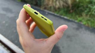 Motorola moto g85: Bateria are de câștigat de pe urma unui procesor mai eficient, aproape de 1 zi de playback video