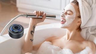 Nu te poți despărți de muzica favorită nici la duș? Această boxă portabilă rezistentă la apă are acum 54% reducere 