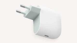 Accesorii pentru noul Pixel 9: Încărcătorul „Google 45W USB-C Power Charger” disponibil la precomandă pe eMAG