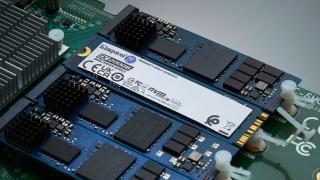 Kingston Digital introduce NVMe DC2000B: Un SSD de boot fiabil pentru centrele de date