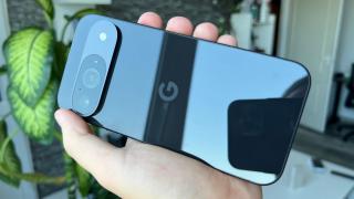 Google Pixel 9: Design-ul suferă modificări majore, cu muchii plate de această dată și un modul de cameră Robocop modernizat
