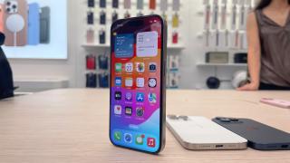 Utilizatorii iPhone din UE pot acum şterge aplicaţiile default, pot seta altele