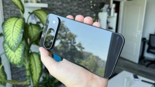 Google Pixel 9: Benchmark-uri de mid-range, afectate de throttling masiv 