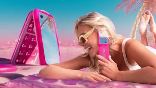 Telefonul Barbie este aici și vine de la HMD; Accesoriul fashion roz care te deconectează de la Instagram