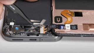"Cea mai greu de scos baterie" o are Google Pixel 9 Pro XL; Greu de reparat pentru iFixit, JerryRigEverything (Video)