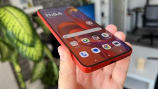 Motorola edge 50 Neo: Specificații de mid-range îmbinat cu ecran flagship și o baterie modestă