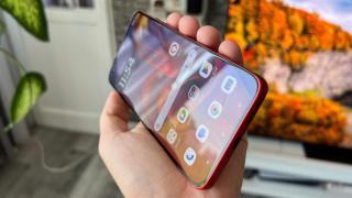 Motorola edge 50 Neo: Micuțul telefon care va avea viață mai lungă decât Edge 50 Ultra, cu 5 ani de actualizări Android