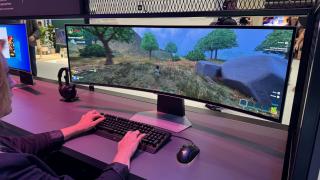 IFA 2024: Samsung Odyssey Neo G9 atrage privirile la standul Samsung; Gaming imersiv cu specificații de top pentru pasionații de jocuri