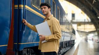 ASUS lansează noua serie de laptopuri ExpertBook P1 cu funcții AI și securitate avansată
