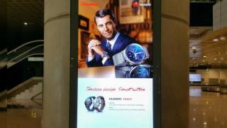 Huawei Watch îşi face apariţia pe panouri promoţionale în Barcelona, un nou smartwatch gata de lansare la MWC 2015