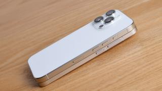 Vivo X200 Pro va avea și o variantă Mini, comparată în fotografii cu iPhone 16 Pro; Mai subțire și cu baterie mai mare decât un Pro Max
