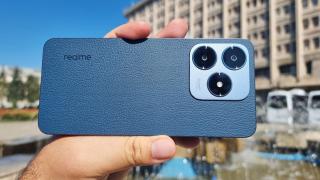 Am testat realme C63: Smartphone accesibil ce aduce spate îmbrăcat în piele ecologică, încărcare la 45W, rezistență la șocuri