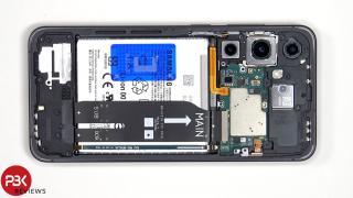 Samsung Galaxy S24 FE desfăcut în faţa camerei și este destul de uşor de reparat (Video)