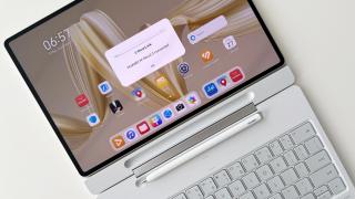 HUAWEI MatePad Pro 12.2 PaperMatte: Baterie care ne duce pe podium la playback video și o încărcare foarte rapidă la 100W