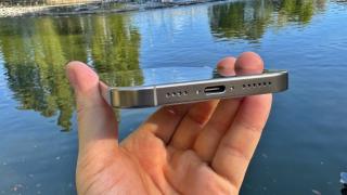 Apple iPhone 16 Pro Max: Baterie în creştere, am scăpat de stresul încărcării zilnice