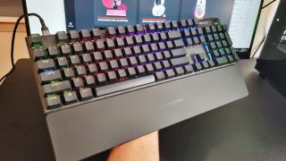 Am testat SteelSeries Apex Pro Gen3 - Tastatura smart cu switch-uri mecanice ajustabile, ce se adaptează la stilul tău de joc
