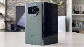 Huawei și Honor domină piața telefoanelor pliabile din China; 70% cotă de piață în Q3 2024