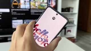 Motorola aduce funcţia Circle to Search pe telefoanele sale premium