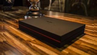 ZTE Nubia Z9 apare în noi imagini hands on, de această dată doar cu ambalajul său