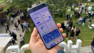 Revin telefoanele compacte? HONOR 300 ar avea ecran mai mic decât HONOR 200