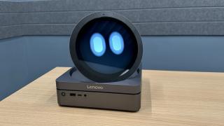 Lenovo prezintă AI Buddy: Asistent robot cu personalitate, dezvoltat în colaborare cu Meta