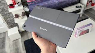 Lenovo Tab Plus: Dotările sunt ce trebuie pentru zona din care face parte, ai și microSD