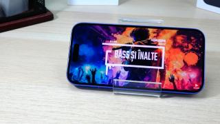 Apple iPhone 16: Acustica stereo livrează un bas satisfăcător