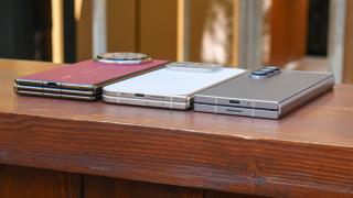 Anul 2025 ne-ar putea aduce și primul triplu pliabil de la Samsung, rival de HUAWEI Mate XT