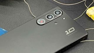 Nubia Red Magic 10 Ultra apare într-o fotografie reală; Iată cum arată smartphone-ul de gaming cu baterie de 7000 mAh și display de 7 inch