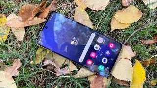 Samsung Galaxy S24 FE: Ecranul este mai mare pe noul FE, luminos și AMOLED 120Hz, dar ce facem cu muchiile?